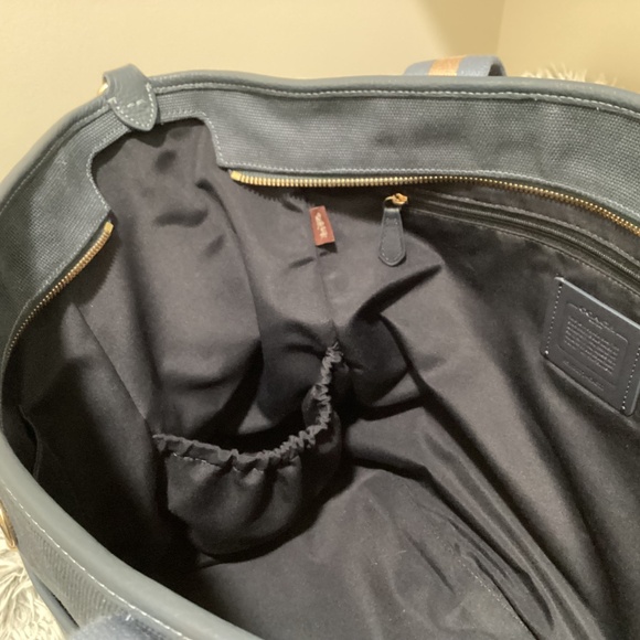 Coach Ellis Weekender - Picture 5 of 11